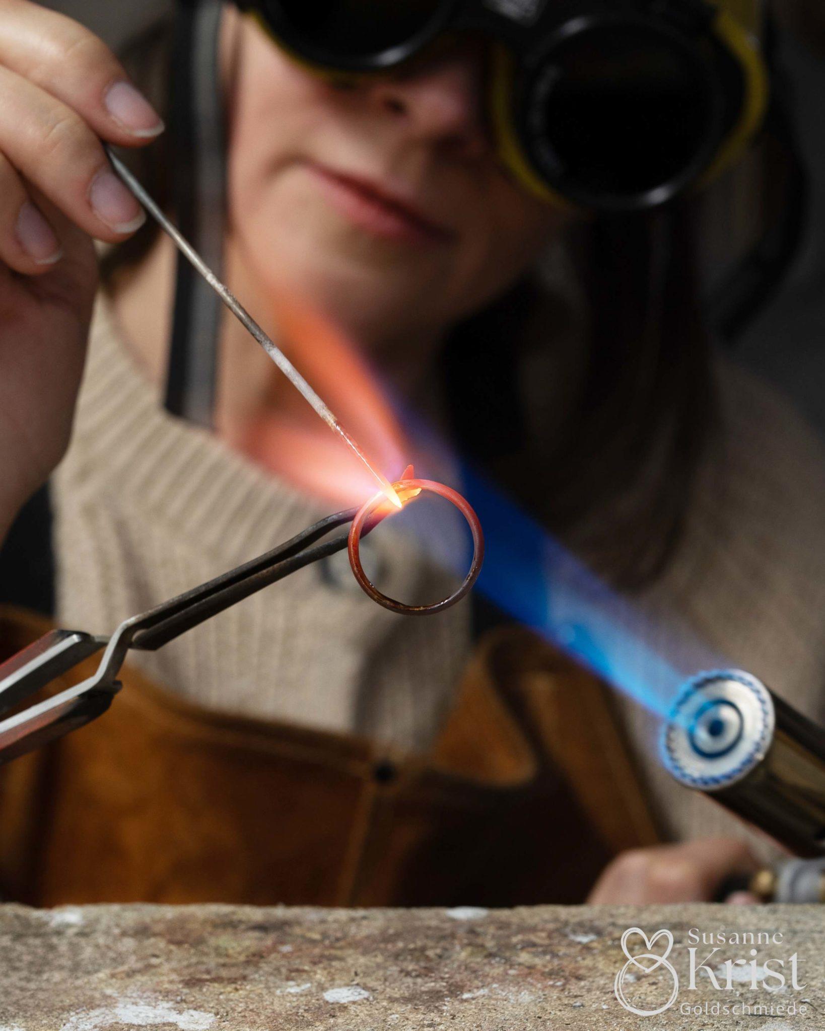 Ring beim Goldschmied machen lassen bei Susanne Krist.