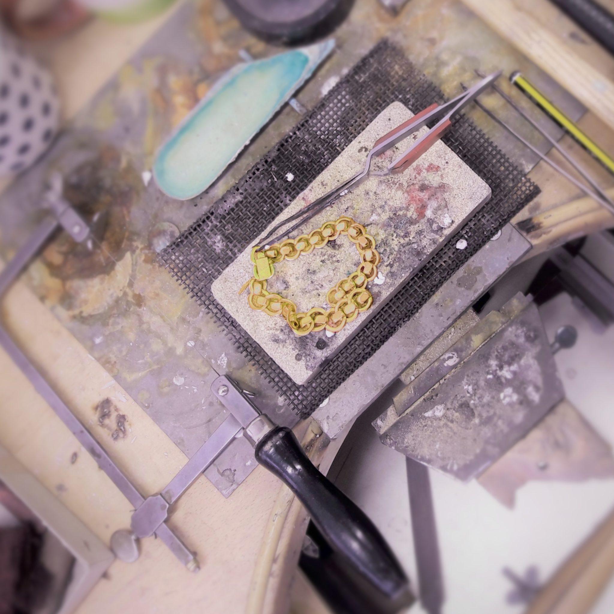 Schmuck reparieren und umarbeiten lassen beim Goldschmied